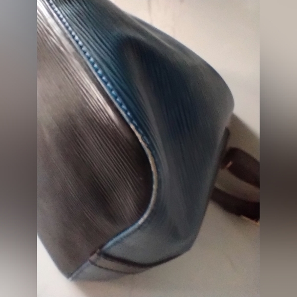 LV Noe Epi Leather Bag - Picture 8 of 14